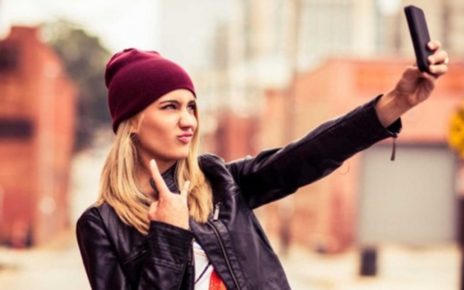 5 Bahaya Psikologis Bagi Kamu yang Hobi Selfie