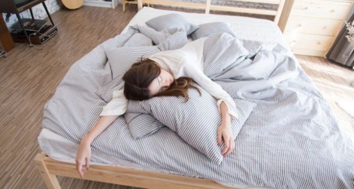 5 Bahaya Nyata Tidur Tengkurap Bagi Kesehatan