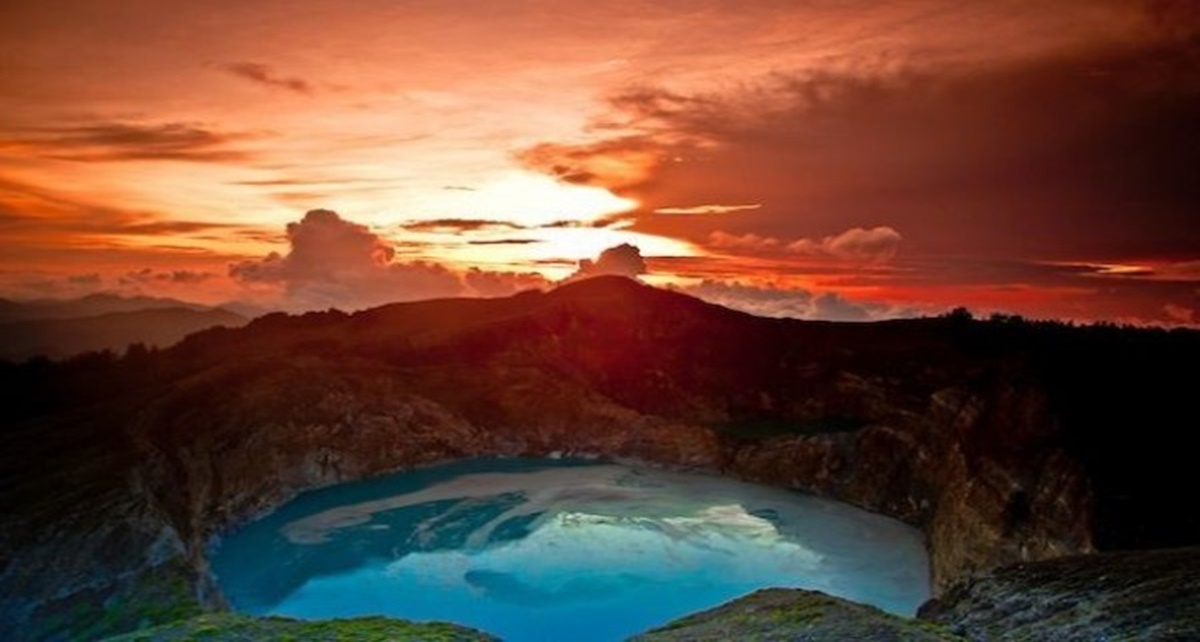 7 Danau Cantik di Indonesia yang Harus Masuk Bucket List Liburanmu