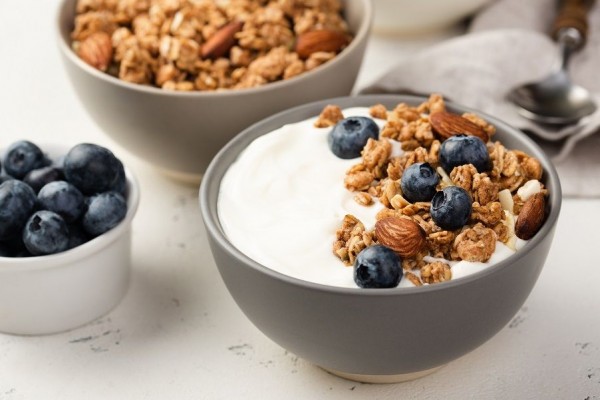 5 Nutrisi Penting Yogurt Yunani untuk Kesehatan