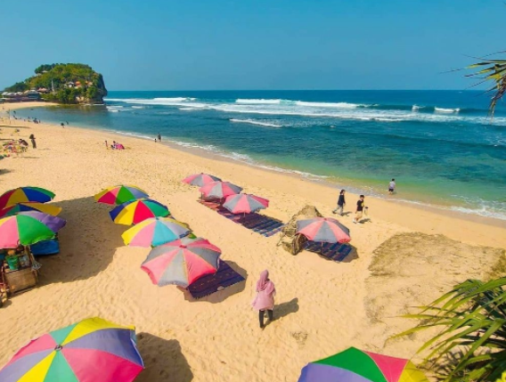 Pantai dengan Tempat Makan Seafood di Yogyakarta Bikin Betah